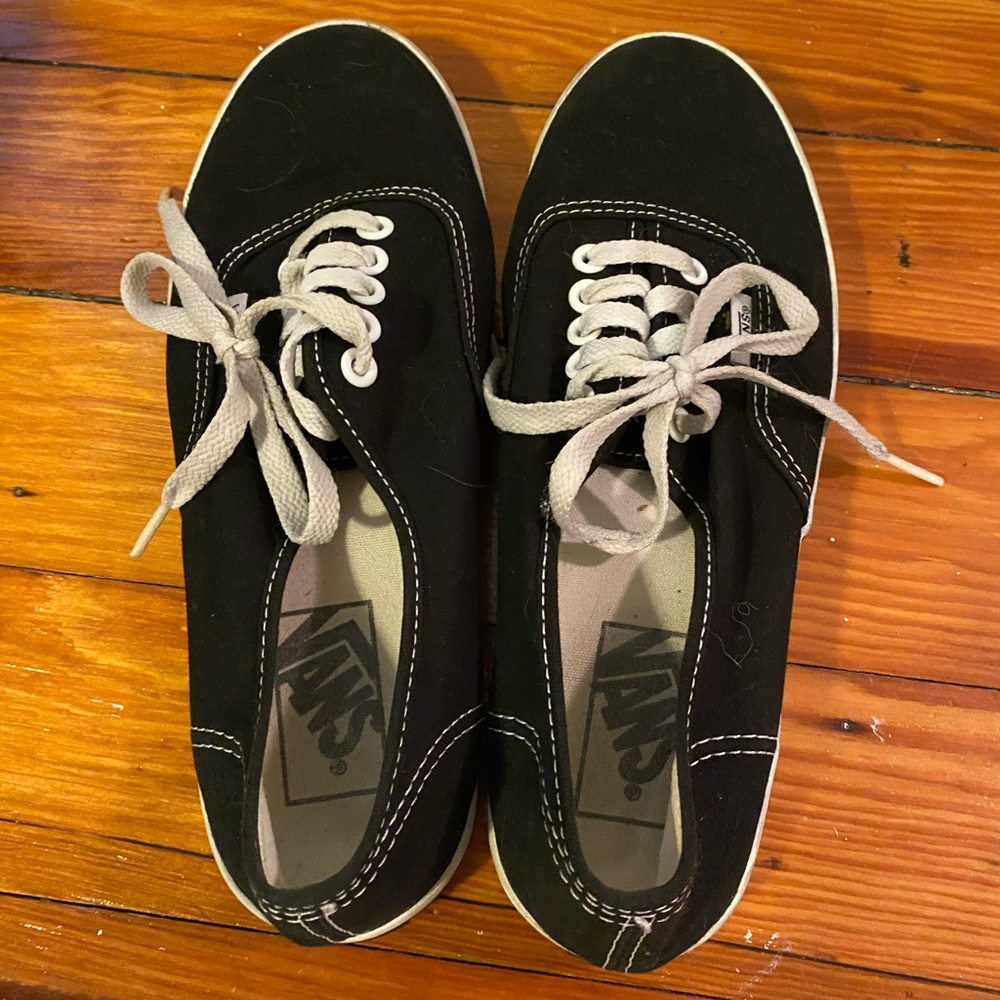 Vans Women’s Black Sneaker 7.5